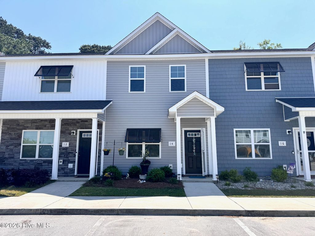 14 Catalina Circle, Swansboro, NC 28584