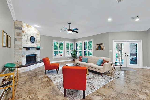 104 Standing Oak DR, Georgetown, TX 78633