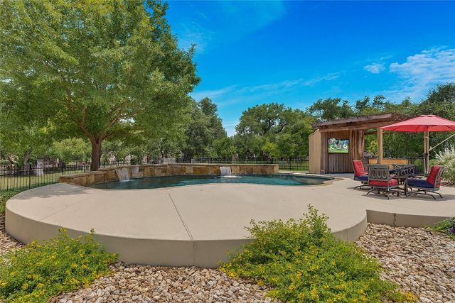 104 Standing Oak DR, Georgetown, TX 78633