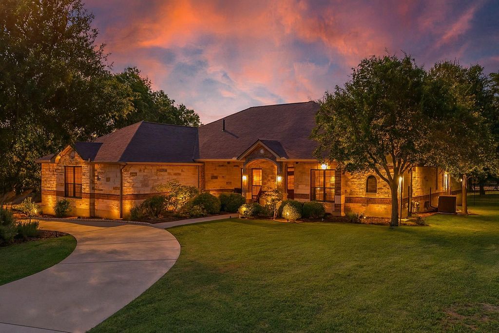 104 Standing Oak DR, Georgetown, TX 78633