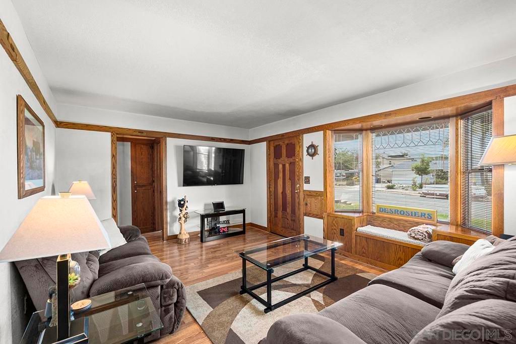 Image 16 of property listing at 9427 W Heaney Circle, Santee, CA 92071