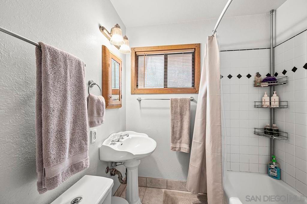 Image 20 of property listing at 9427 W Heaney Circle, Santee, CA 92071