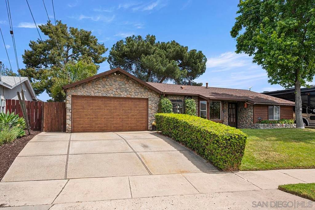 Image 4 of property listing at 9427 W Heaney Circle, Santee, CA 92071