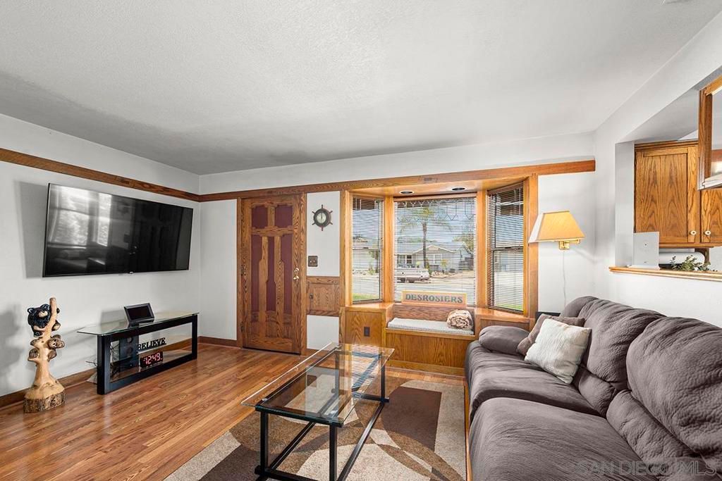 Image 6 of property listing at 9427 W Heaney Circle, Santee, CA 92071