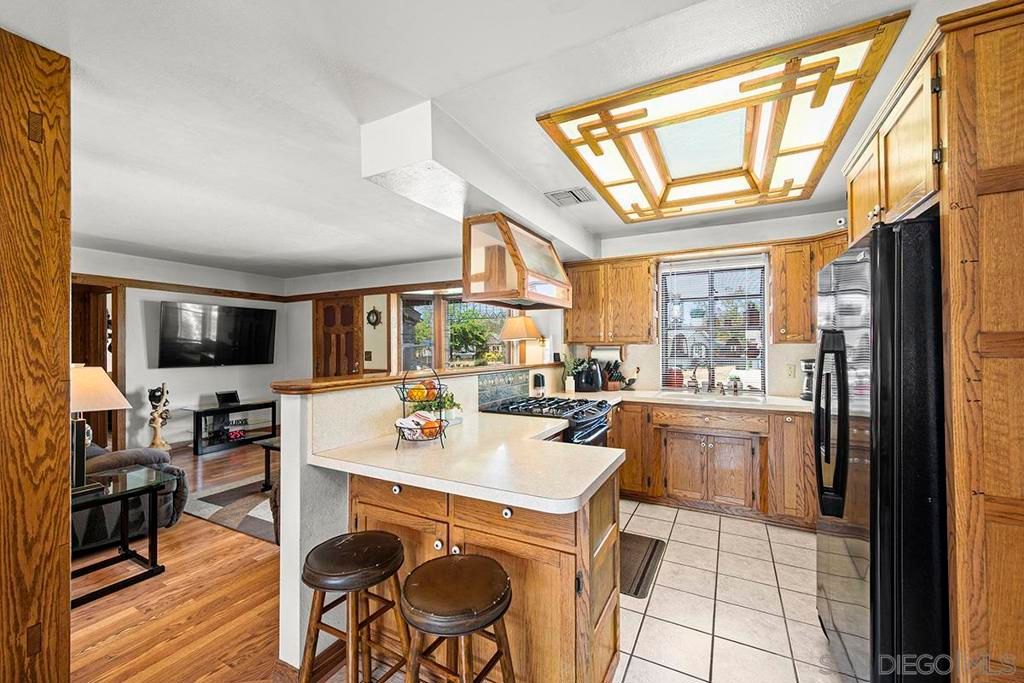 Image 8 of property listing at 9427 W Heaney Circle, Santee, CA 92071