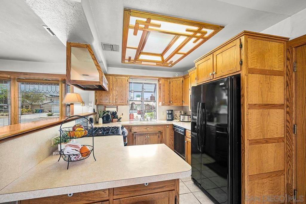Image 9 of property listing at 9427 W Heaney Circle, Santee, CA 92071