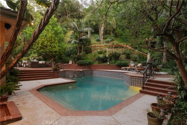 1138 Coldwater Canyon Drive, Beverly Hills, CA 90210