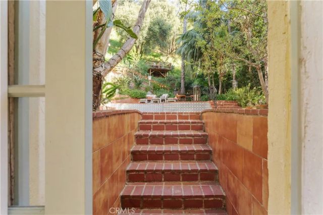 1138 Coldwater Canyon Drive, Beverly Hills, CA 90210