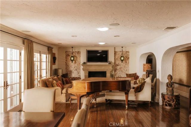 1138 Coldwater Canyon Drive, Beverly Hills, CA 90210