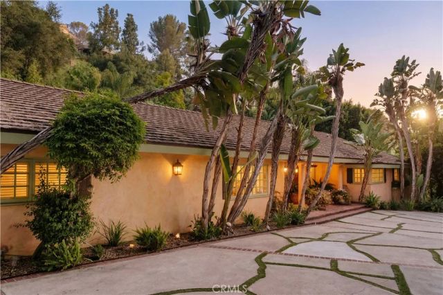 1138 Coldwater Canyon Drive, Beverly Hills, CA 90210