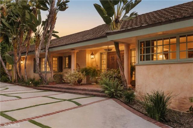 1138 Coldwater Canyon Drive, Beverly Hills, CA 90210