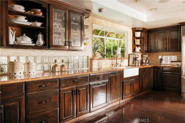 1138 Coldwater Canyon Drive, Beverly Hills, CA 90210