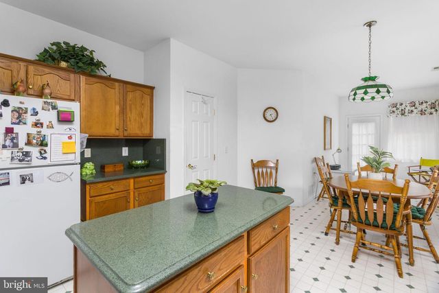 22 HUMMINGBIRD DR, Hamilton, NJ 08690