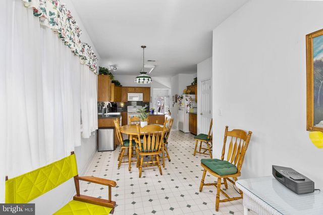 22 HUMMINGBIRD DR, Hamilton, NJ 08690