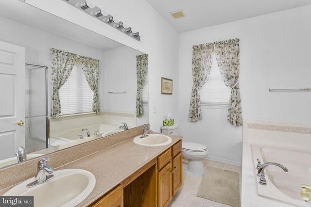 22 HUMMINGBIRD DR, Hamilton, NJ 08690