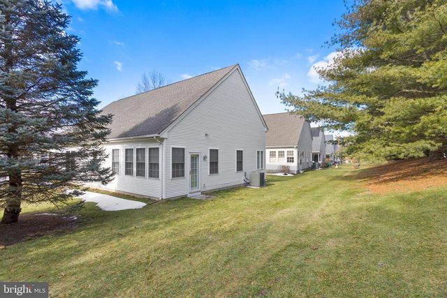 22 HUMMINGBIRD DR, Hamilton, NJ 08690