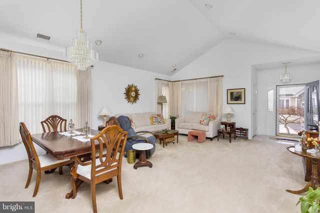 22 HUMMINGBIRD DR, Hamilton, NJ 08690