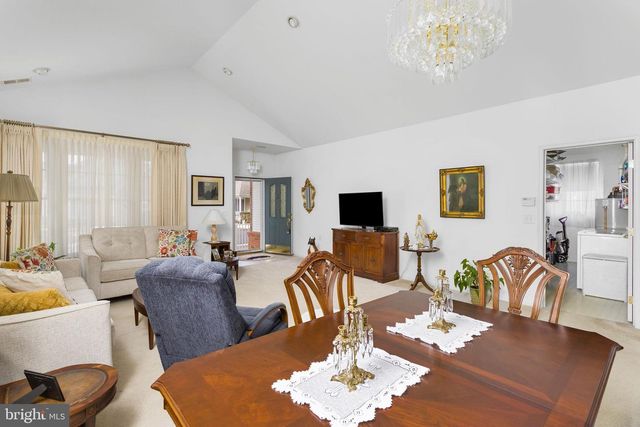 22 HUMMINGBIRD DR, Hamilton, NJ 08690