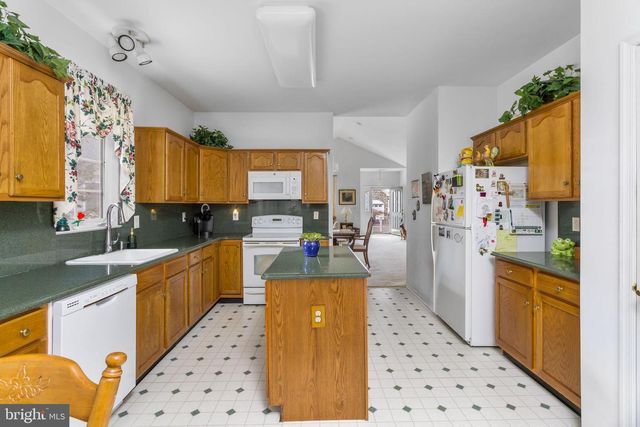 22 HUMMINGBIRD DR, Hamilton, NJ 08690