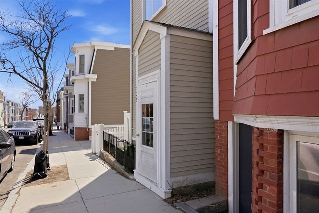 135 I St A, Boston, MA 02127