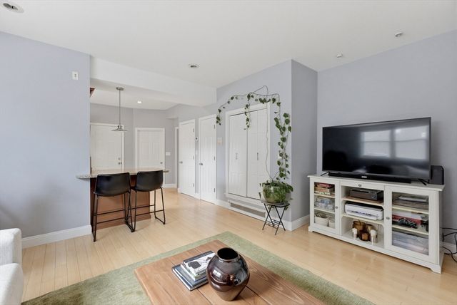 135 I St A, Boston, MA 02127