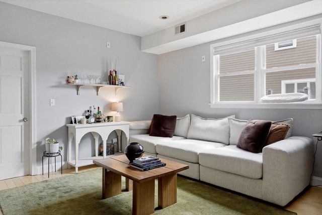 135 I St A, Boston, MA 02127