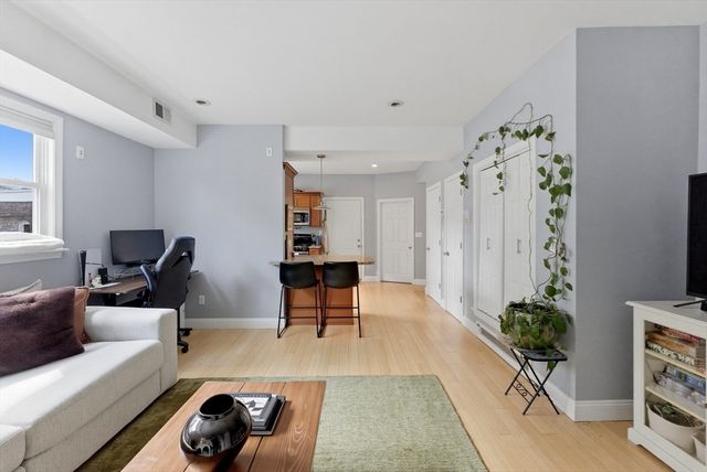 135 I St A, Boston, MA 02127