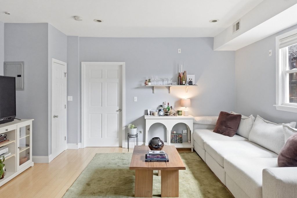 135 I St A, Boston, MA 02127