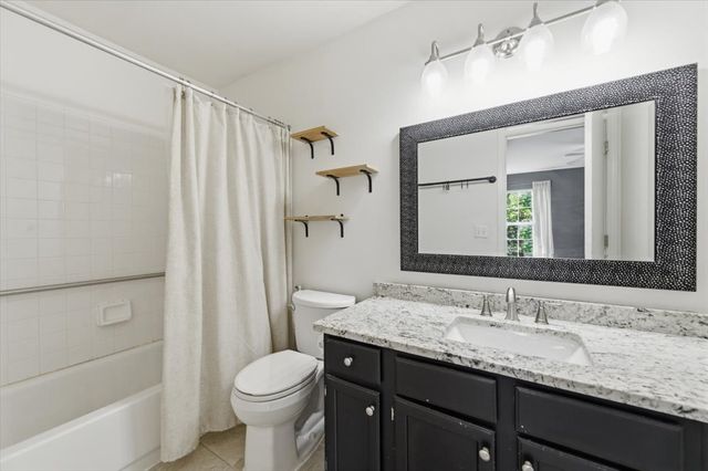1236 Alexandria Court, Geneva, IL 60134
