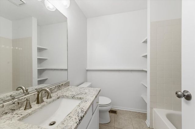 1236 Alexandria Court, Geneva, IL 60134