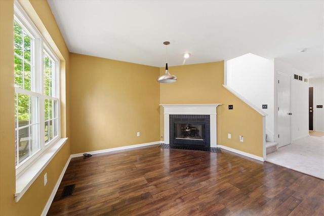 1236 Alexandria Court, Geneva, IL 60134