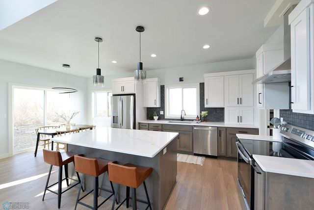 1182 Jill Drive W, West Fargo, ND 58047