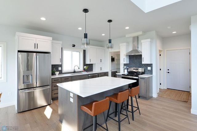 1182 Jill Drive W, West Fargo, ND 58047