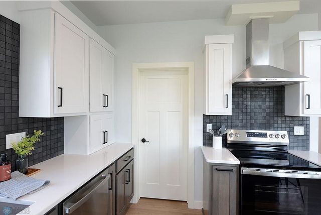 1182 Jill Drive W, West Fargo, ND 58047