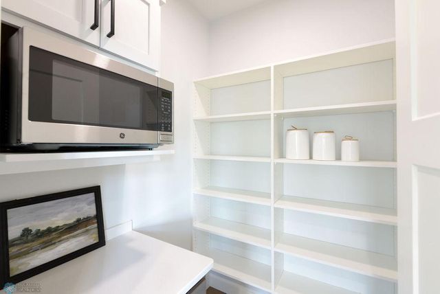 1182 Jill Drive W, West Fargo, ND 58047