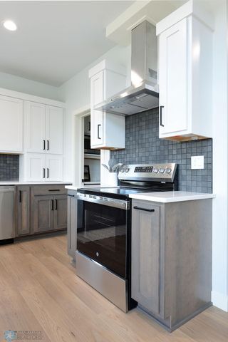 1182 Jill Drive W, West Fargo, ND 58047