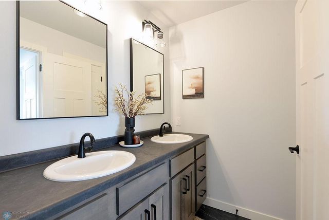 1182 Jill Drive W, West Fargo, ND 58047