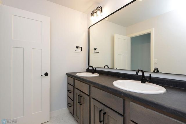 1182 Jill Drive W, West Fargo, ND 58047