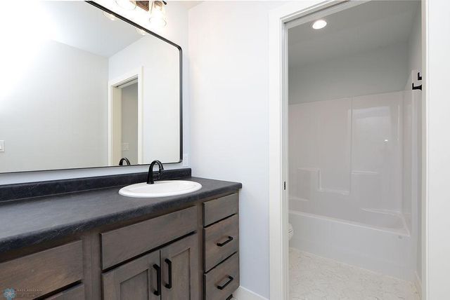 1182 Jill Drive W, West Fargo, ND 58047