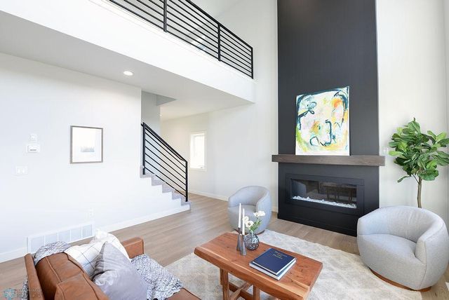 1182 Jill Drive W, West Fargo, ND 58047