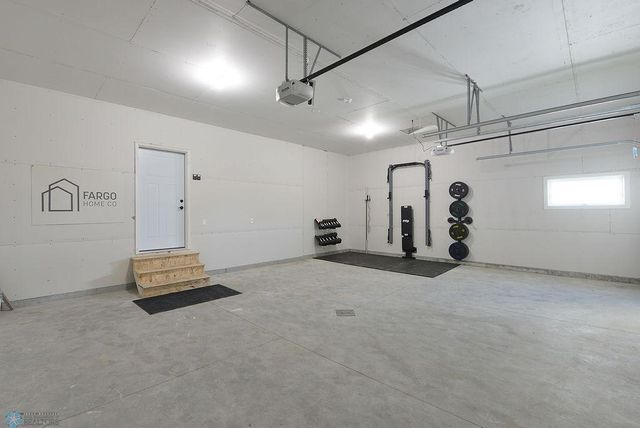 1182 Jill Drive W, West Fargo, ND 58047