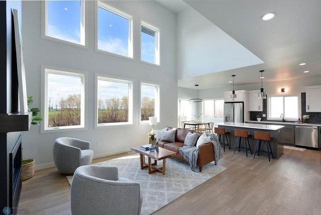 1182 Jill Drive W, West Fargo, ND 58047