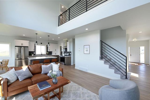 1182 Jill Drive W, West Fargo, ND 58047