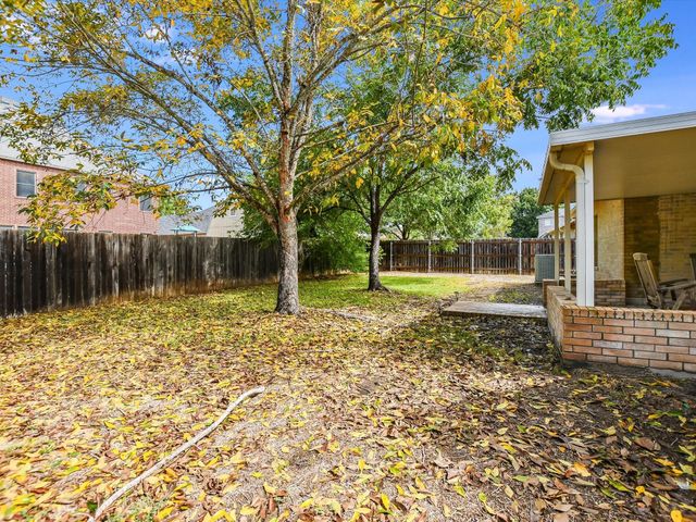 905 E Olympic DR, Pflugerville, TX 78660