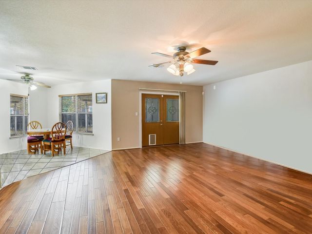 905 E Olympic DR, Pflugerville, TX 78660