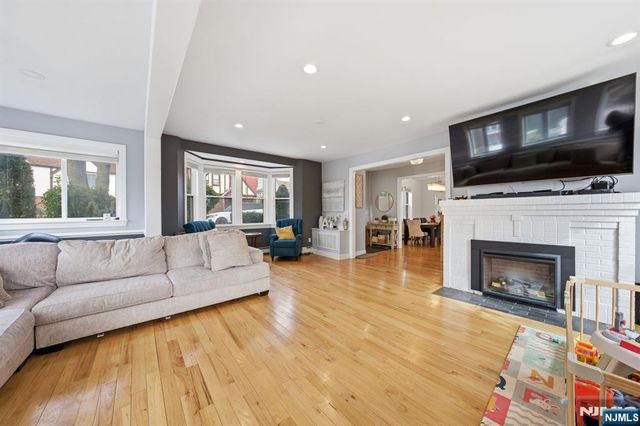 444 Oncrest Terrace, Cliffside Park, NJ 07010