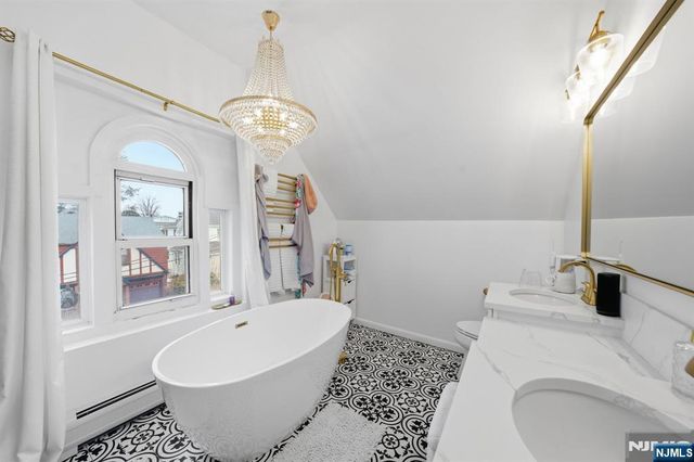 444 Oncrest Terrace, Cliffside Park, NJ 07010