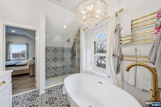 444 Oncrest Terrace, Cliffside Park, NJ 07010