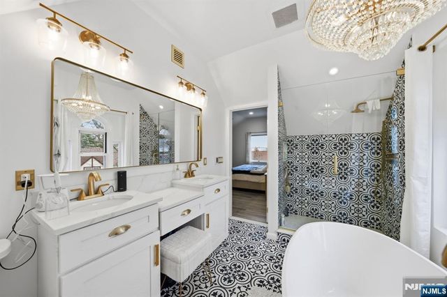 444 Oncrest Terrace, Cliffside Park, NJ 07010