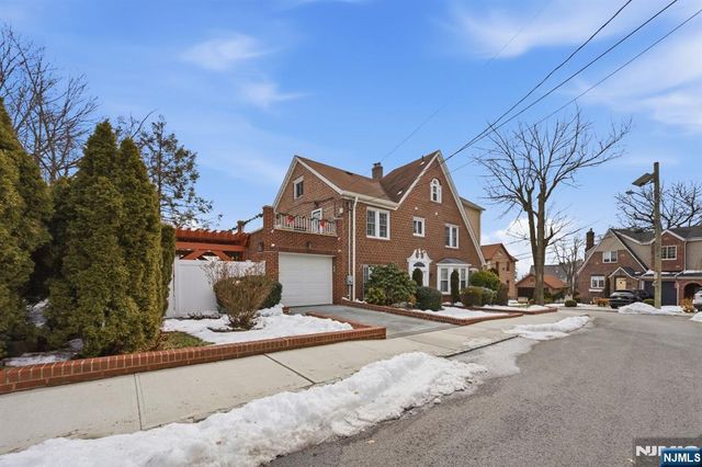 444 Oncrest Terrace, Cliffside Park, NJ 07010